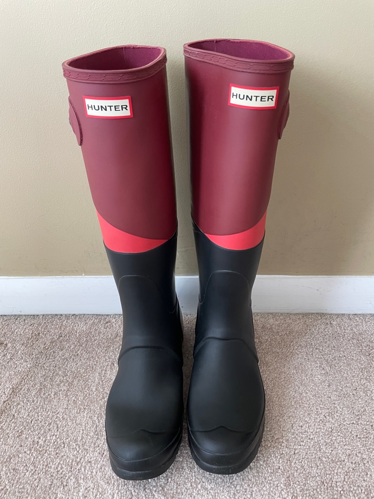 Hunter Two-Tone Tall Rain Boots In Burgundy And Black With Coral Accent